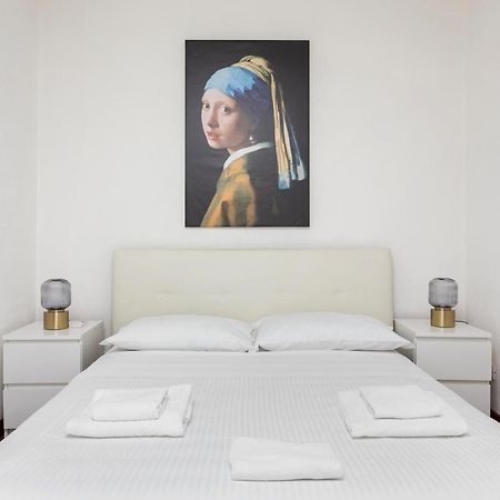 1 Bedroom & 1 Living Room Apt - Duomo 5 ミラノ エクステリア 写真