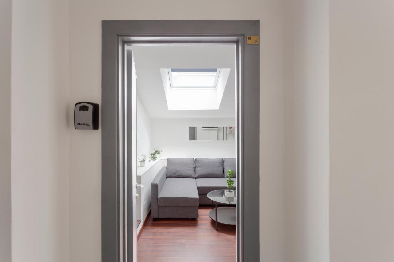 1 Bedroom & 1 Living Room Apt - Duomo 5 ミラノ エクステリア 写真